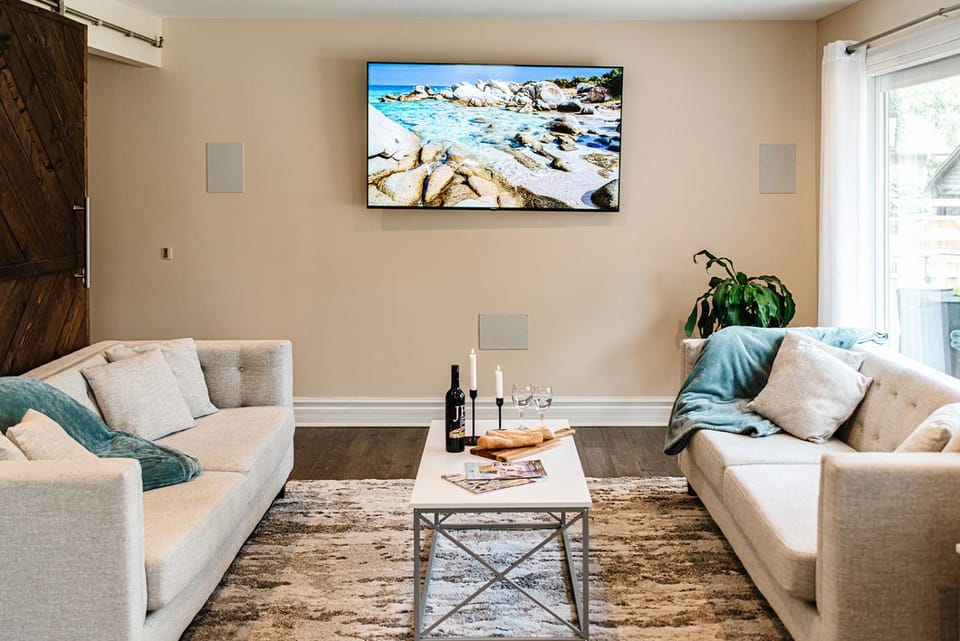 TV and multimedia, Living room, Evening entertainment