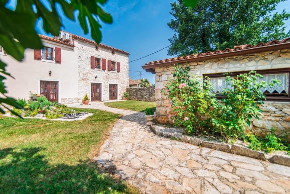 Property building, Day, Garden, Garden view