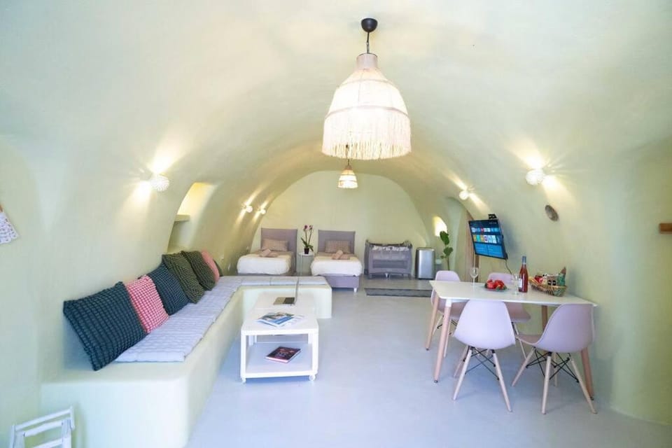 Santorini Oasis- Cave House House in Santorini