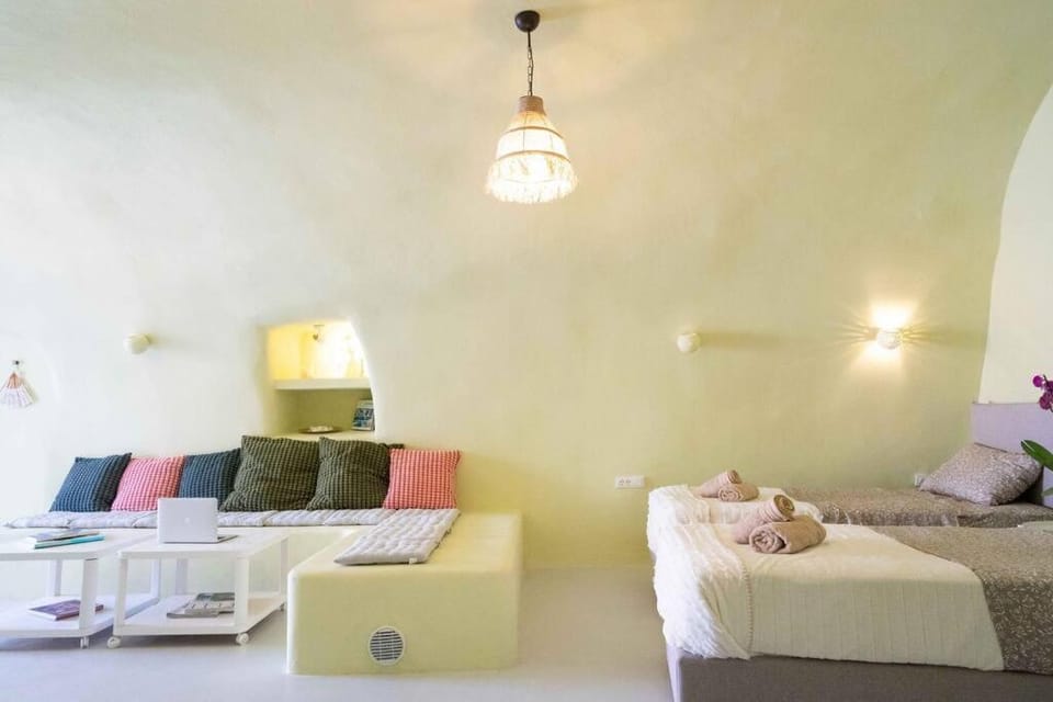 Santorini Oasis- Cave House House in Santorini