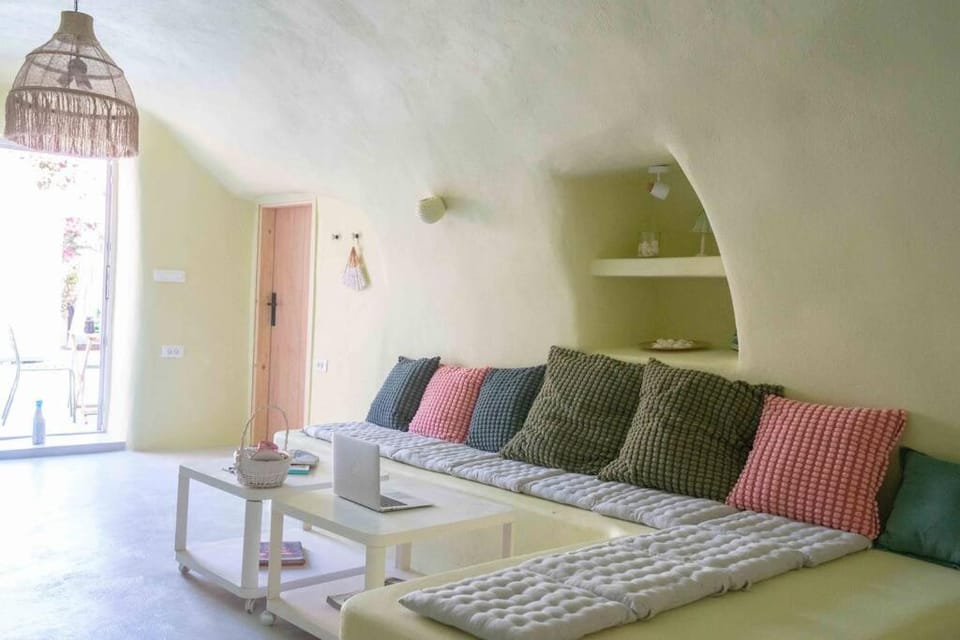Santorini Oasis- Cave House House in Santorini