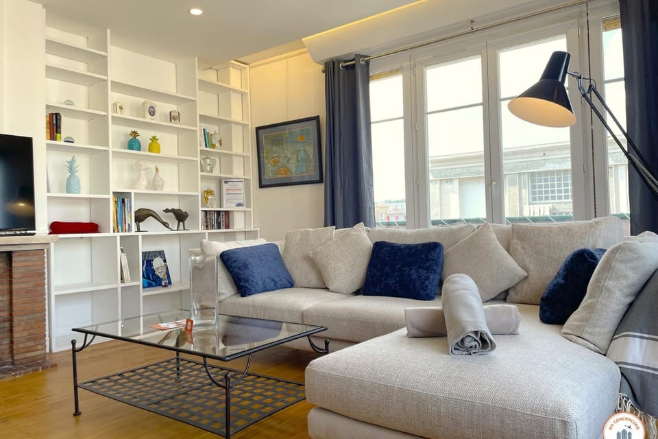 TV and multimedia, Living room, Seating area