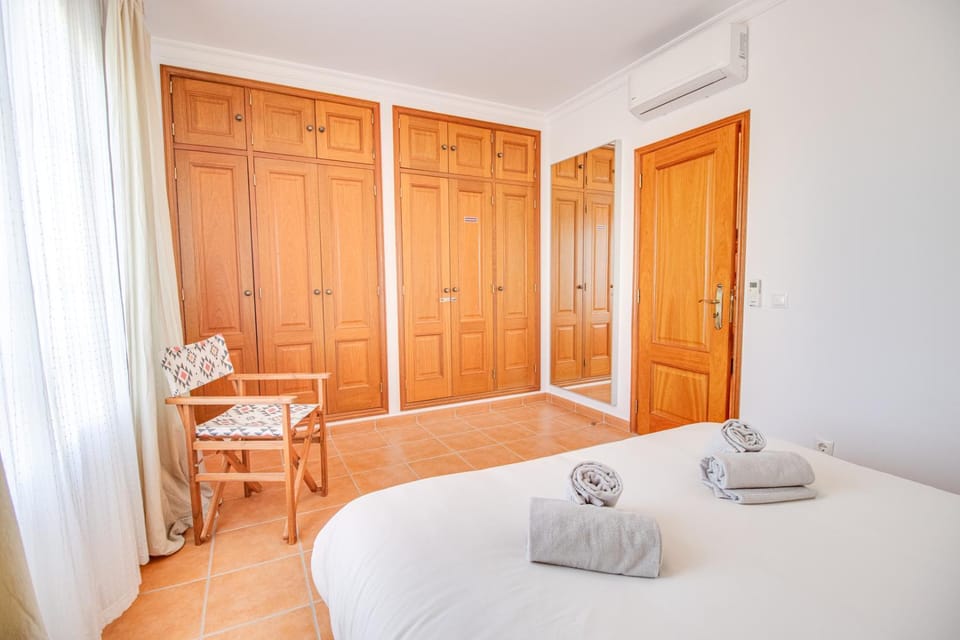 Bed, Photo of the whole room, Bedroom, towels, wardrobe, air conditioner