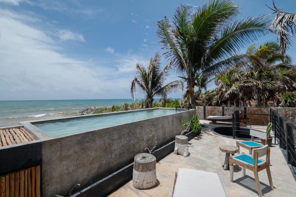 View (from property/room), Sea view, Swimming pool, sunbed