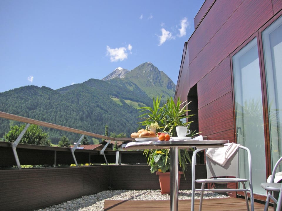 Balcony/Terrace, Mountain view