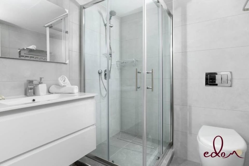 Shower, Bathroom, towels