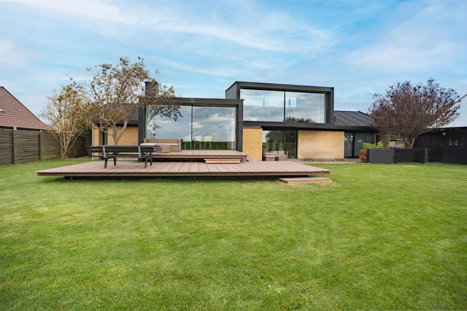 Property building, Garden, Balcony/Terrace