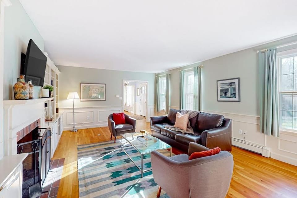 Trails & Beach Getaway House in Falmouth