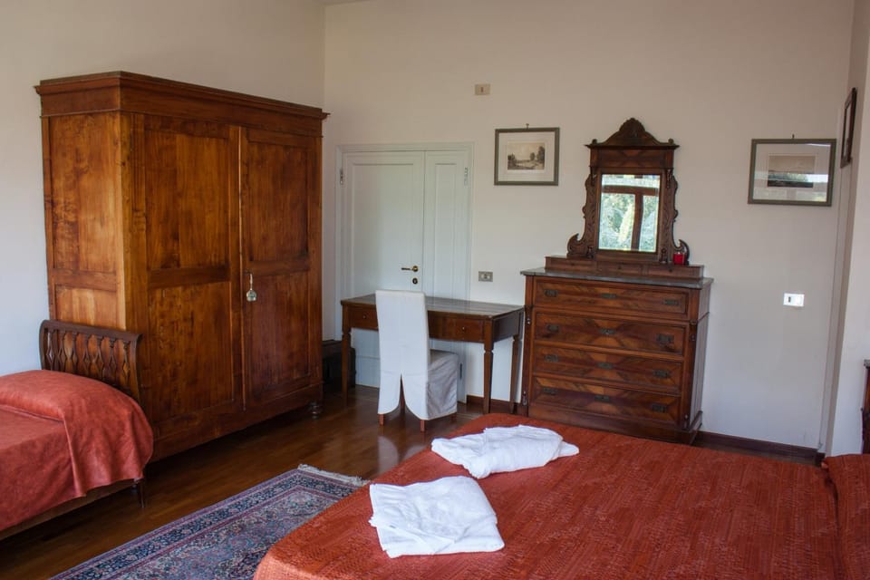 Bed, Photo of the whole room, towels, wardrobe