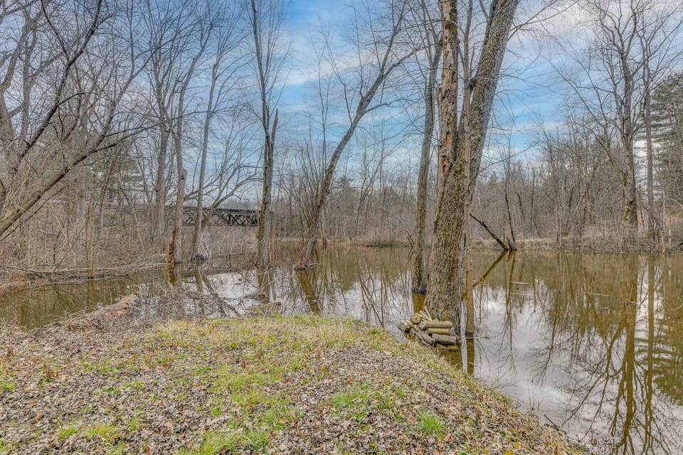 Charming + Cozy Cabin Near Lake Champlain! Cabin in Lake Champlain