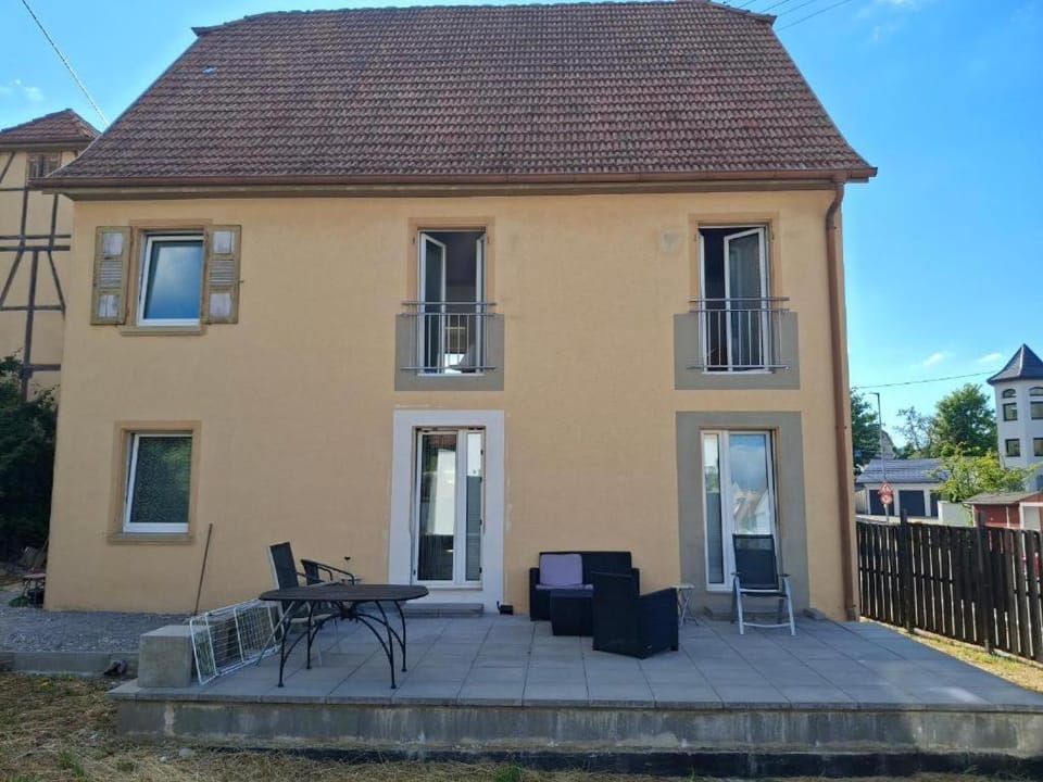 Erdgeschoss 75 m2 Großer Parkplatz WLAN Terrasse 30 m2 Übernachtung Unterkunft Apartment in Baden-Württemberg