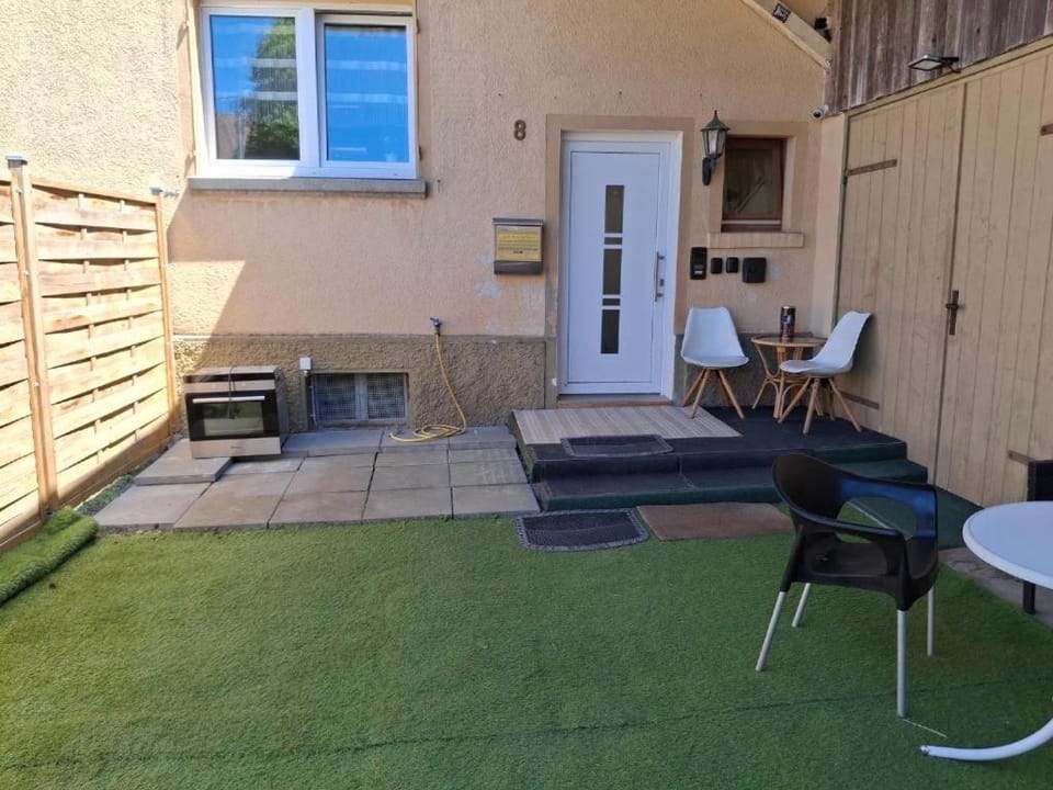 Erdgeschoss 75 m2 Großer Parkplatz WLAN Terrasse 30 m2 Übernachtung Unterkunft Apartment in Baden-Württemberg