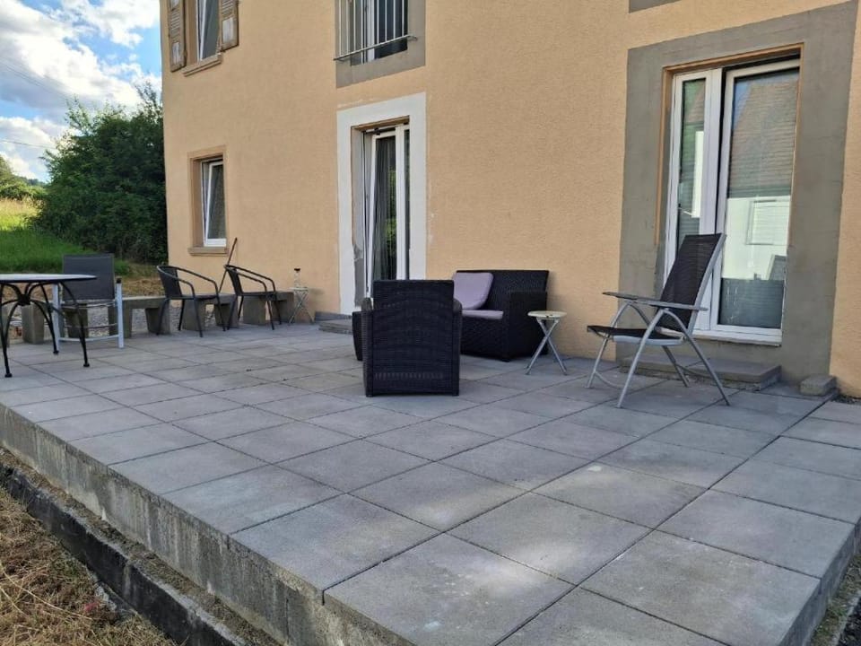 Erdgeschoss 75 m2 Großer Parkplatz WLAN Terrasse 30 m2 Übernachtung Unterkunft Apartment in Baden-Württemberg