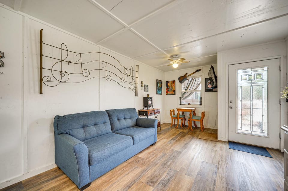 Cozy Canyon Lake Cottage Rental with Private Hot Tub House in Canyon Lake