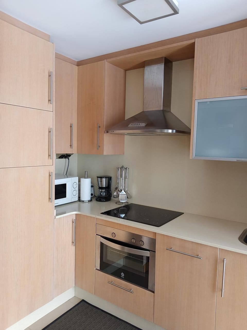 Coffee/tea facilities, Kitchen or kitchenette, dishwasher, oven, stove, toaster