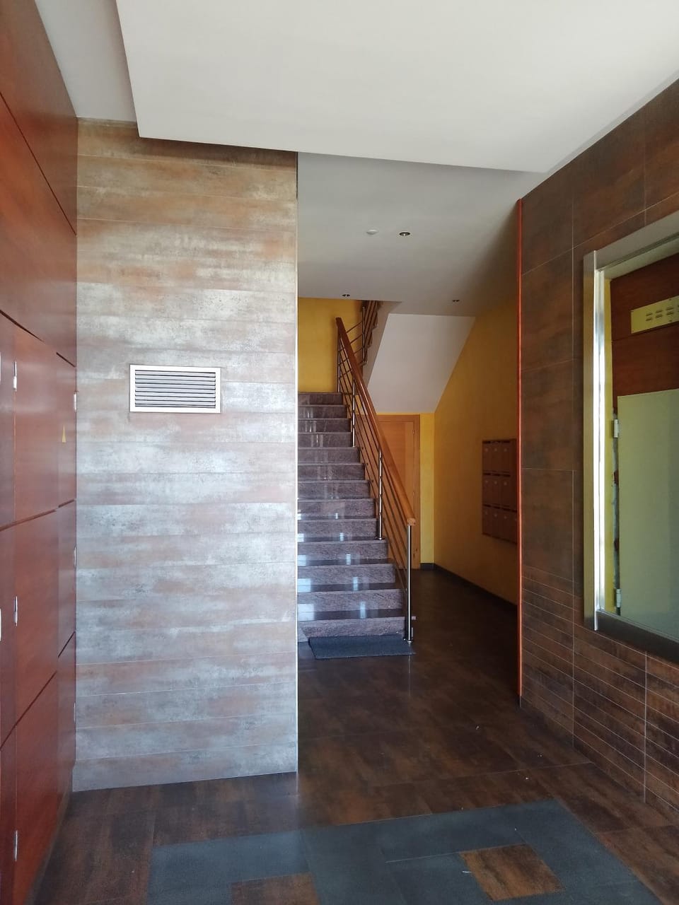 Facade/entrance, elevator