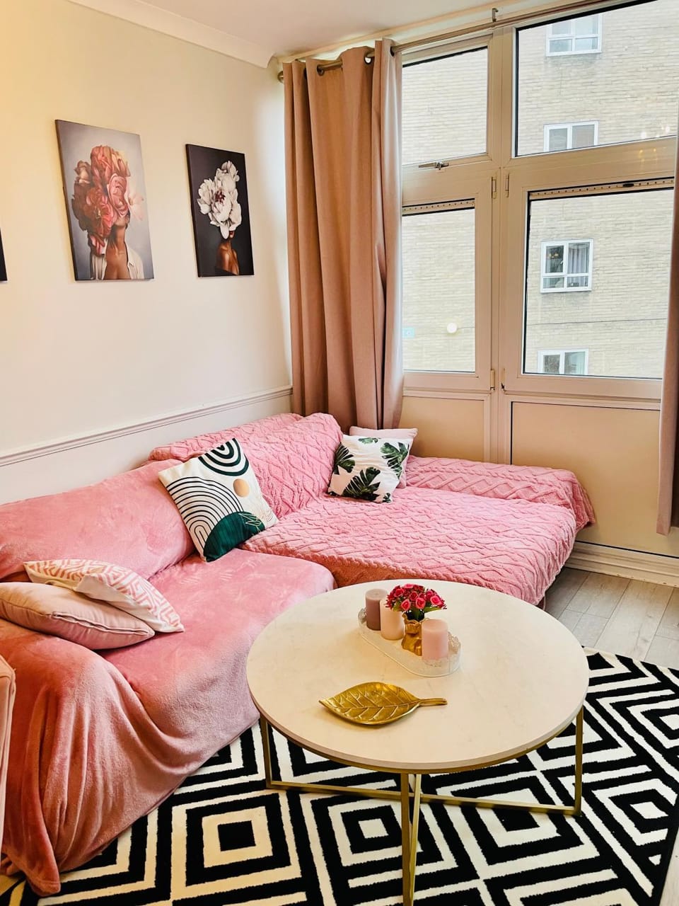 Living room, Seating area