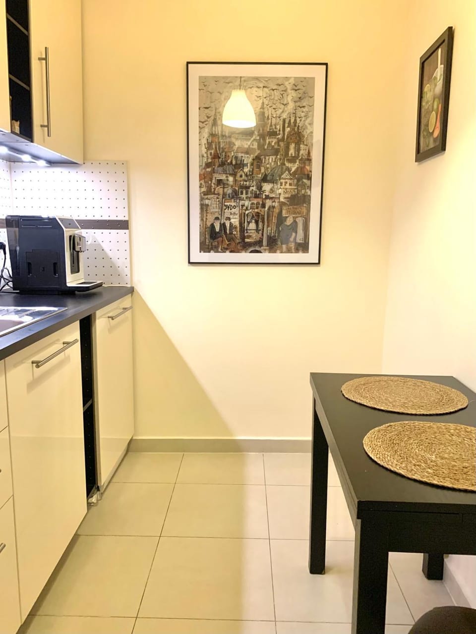 Kitchen or kitchenette, Dining area