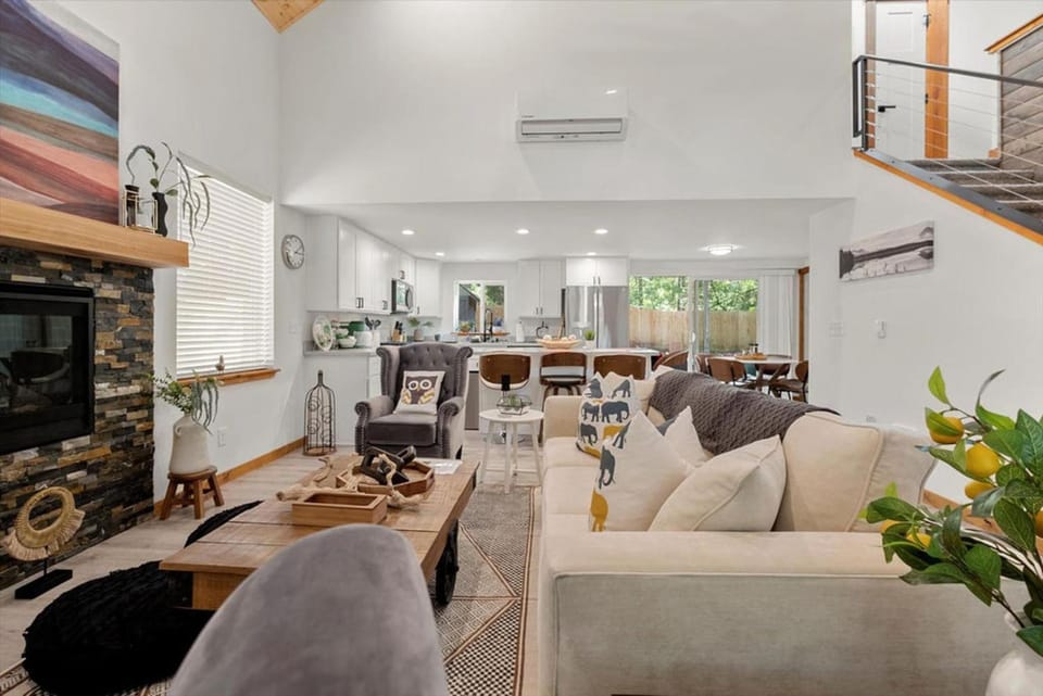 Perch - Cozy Pines House in Washington