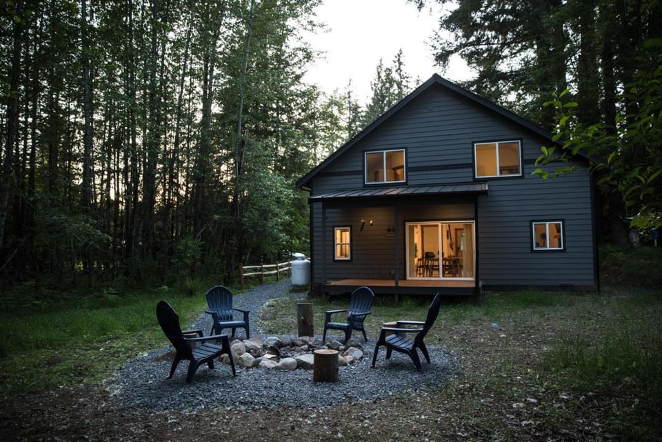 Perch - Evergreen Cabin Cabin in Washington
