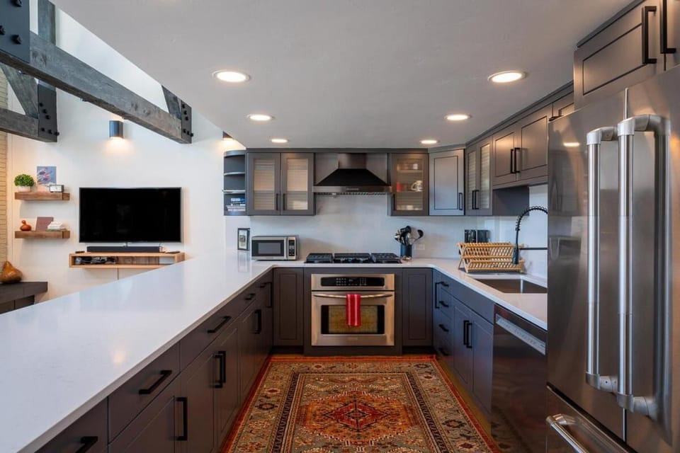 Just Remodeled! The Big Wood Retreat with a Loft House in Ketchum