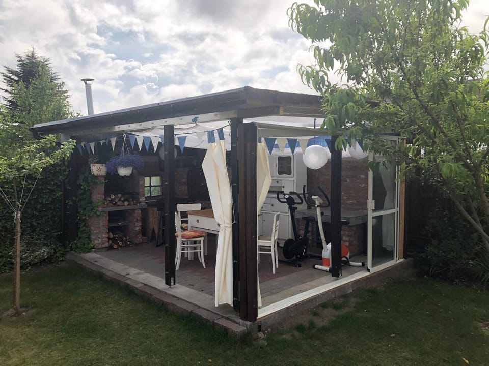 Patio, BBQ facilities