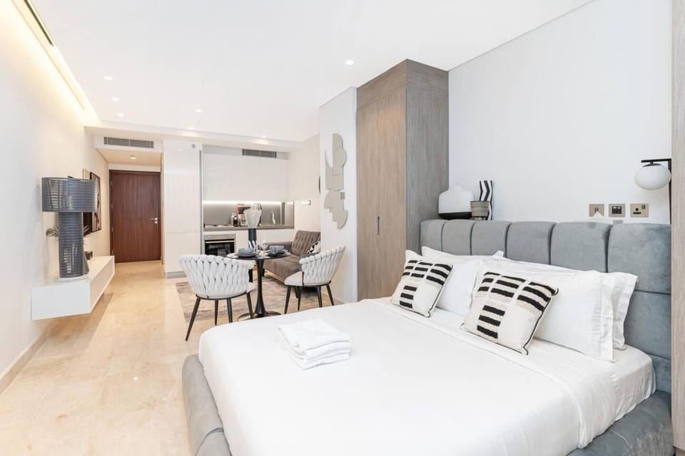 Trendy Studio! Walk to Burj Khalifasleeps 3! Apartment in Dubai