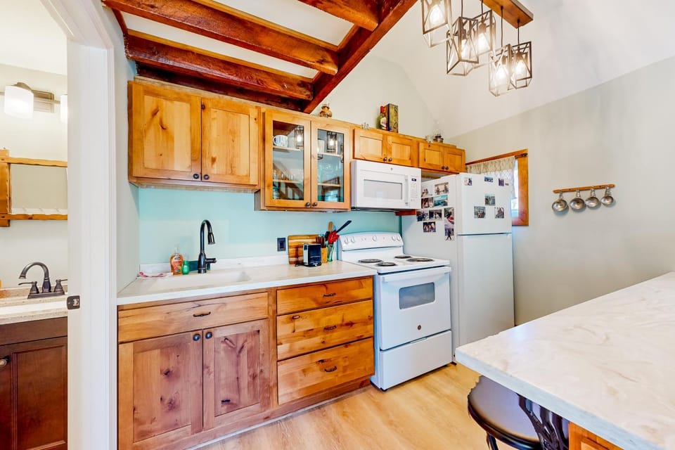 Cozy Mountain Getaway Apartment in Proctorsville