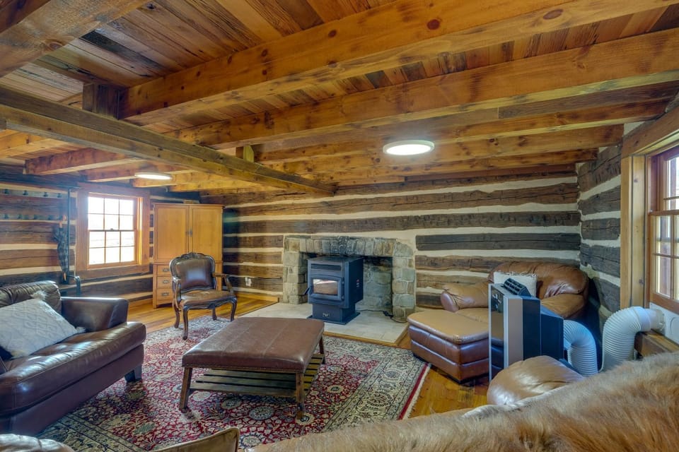 Historical Paris Cabin on Farm w/ Fire Pit! Cabin in Shenandoah Valley