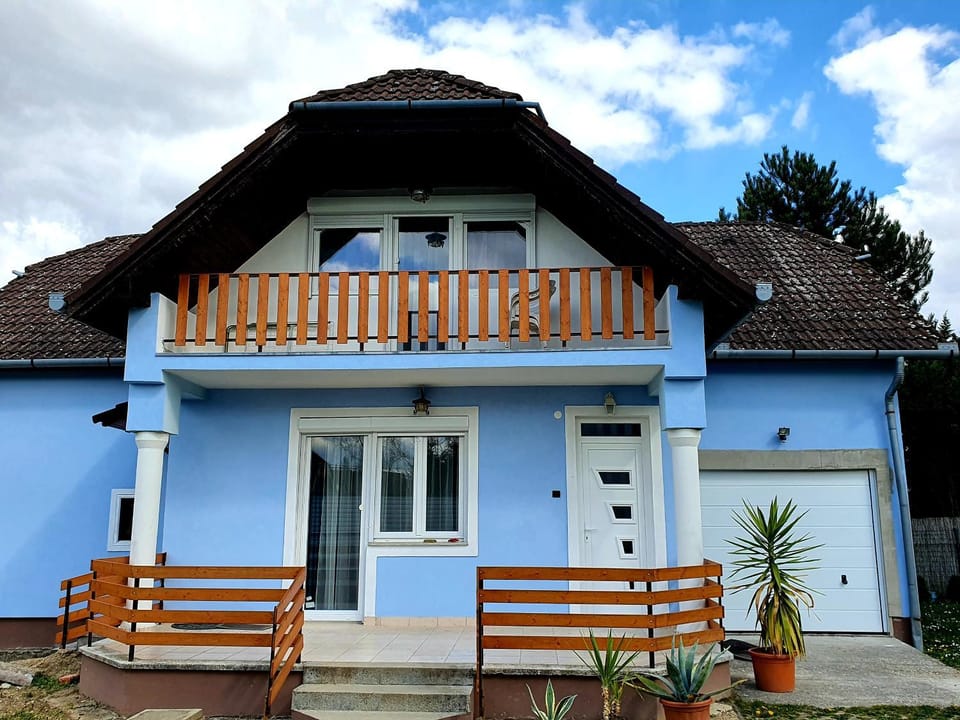 Szekrény Apartman Apartment in Slovenia
