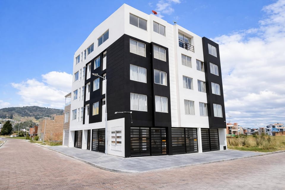 Property building, Day, Neighbourhood, Natural landscape, Street view, Location