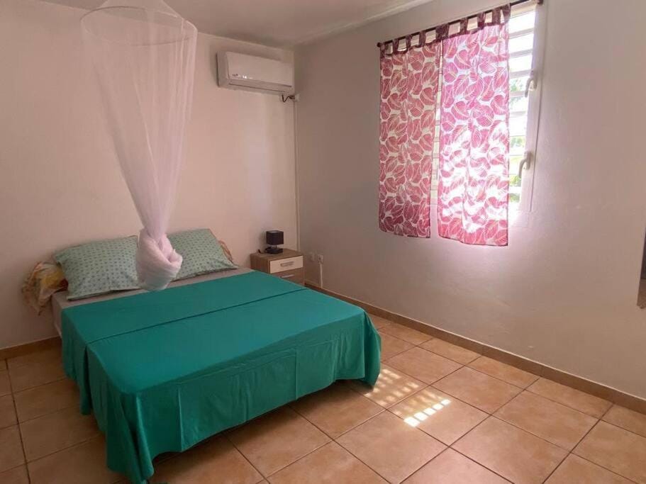Bed, Photo of the whole room, Bedroom, air conditioner