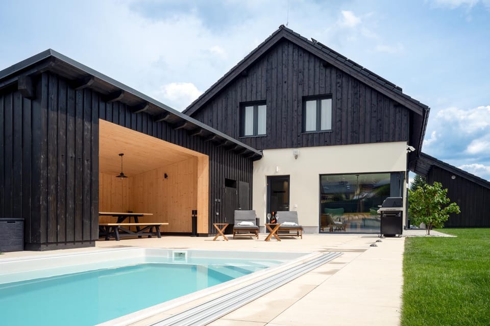 Property building, Patio, Day, Balcony/Terrace, Pool view, Swimming pool, sunbed