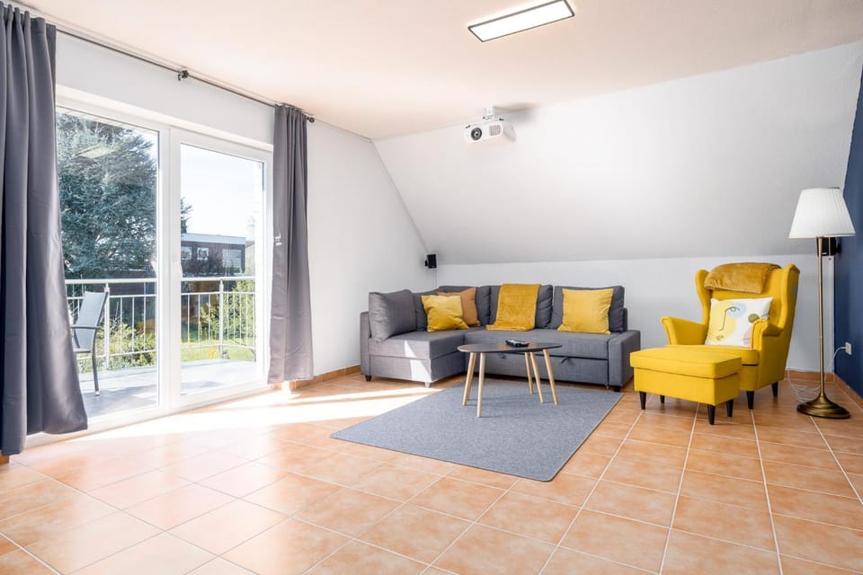 View (from property/room), Balcony/Terrace, Living room, Seating area