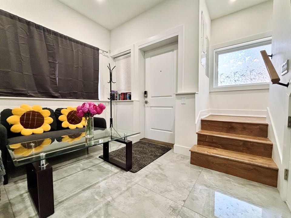 Facade/entrance, Living room, Seating area