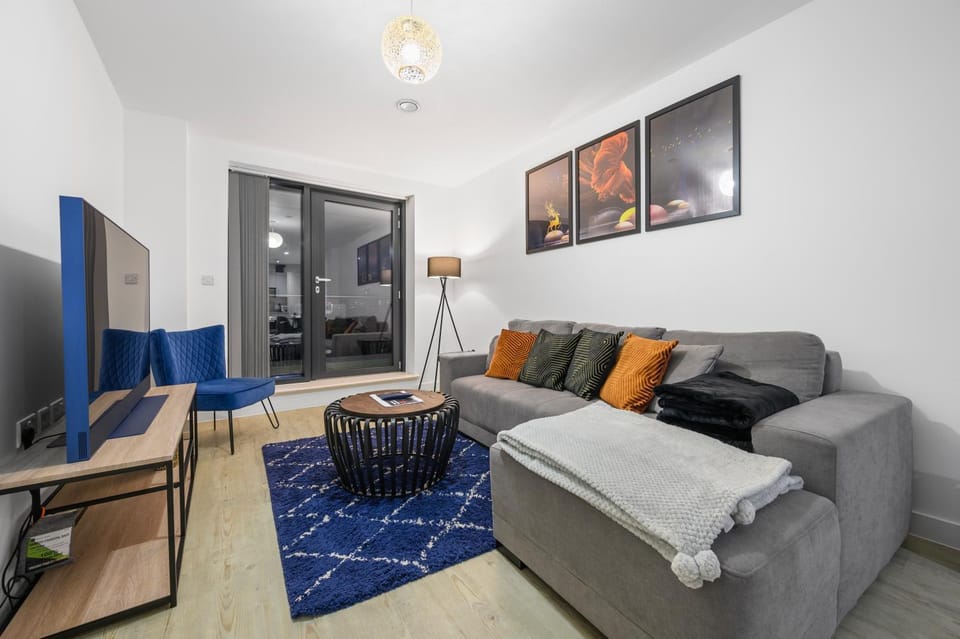 Stylish & Spacious Salford Quays one bedroom high floor apartment with balcony Apartment in Salford