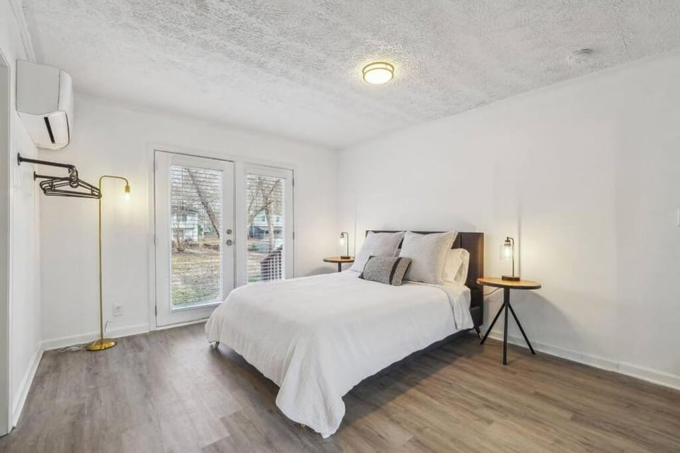 Cozy Kennesaw Apartment Close to KSU with EV Plug In Apartment in Allatoona Lake