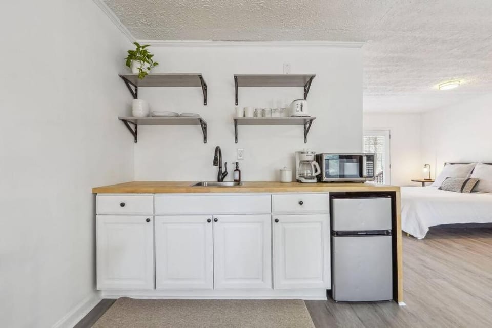 Cozy Kennesaw Apartment Close to KSU with EV Plug In Apartment in Allatoona Lake