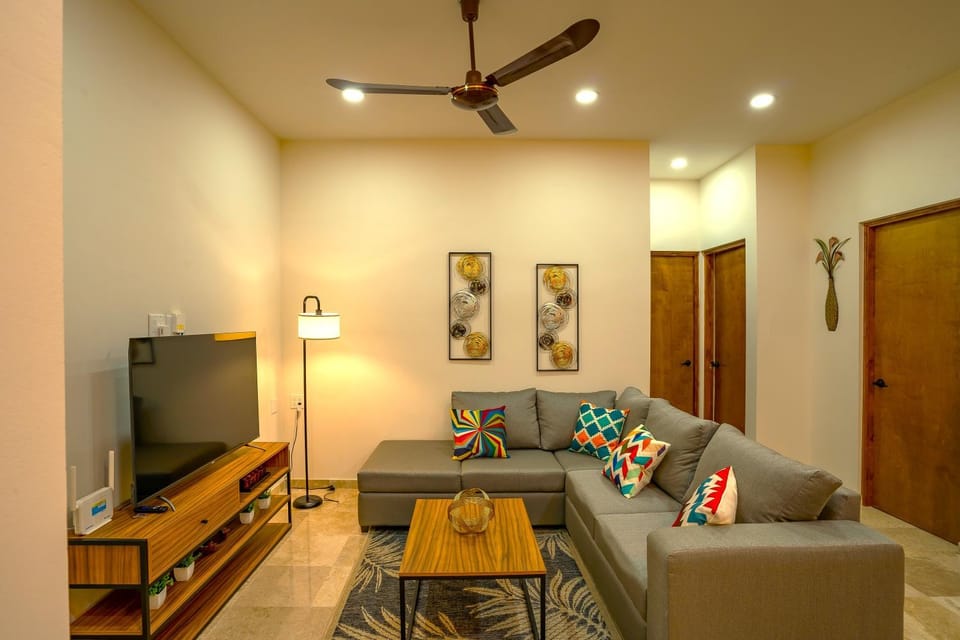 TV and multimedia, Living room, Seating area, Evening entertainment, fireplace