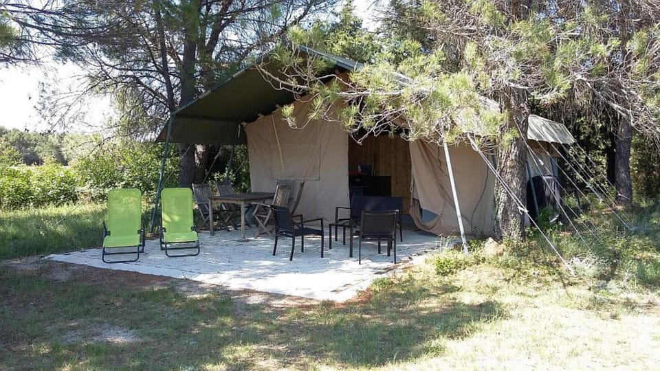 Patio, Facade/entrance