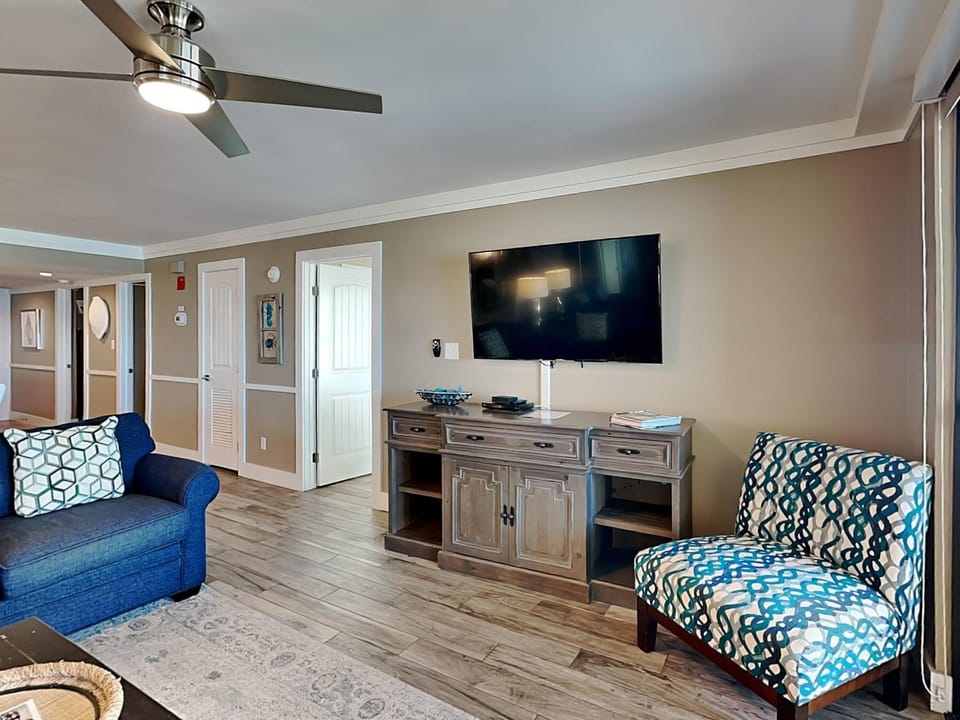 TV and multimedia, Living room, Seating area, furniture