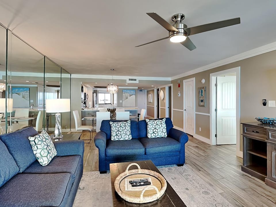 TV and multimedia, Living room, Seating area, Dining area, furniture, air conditioner