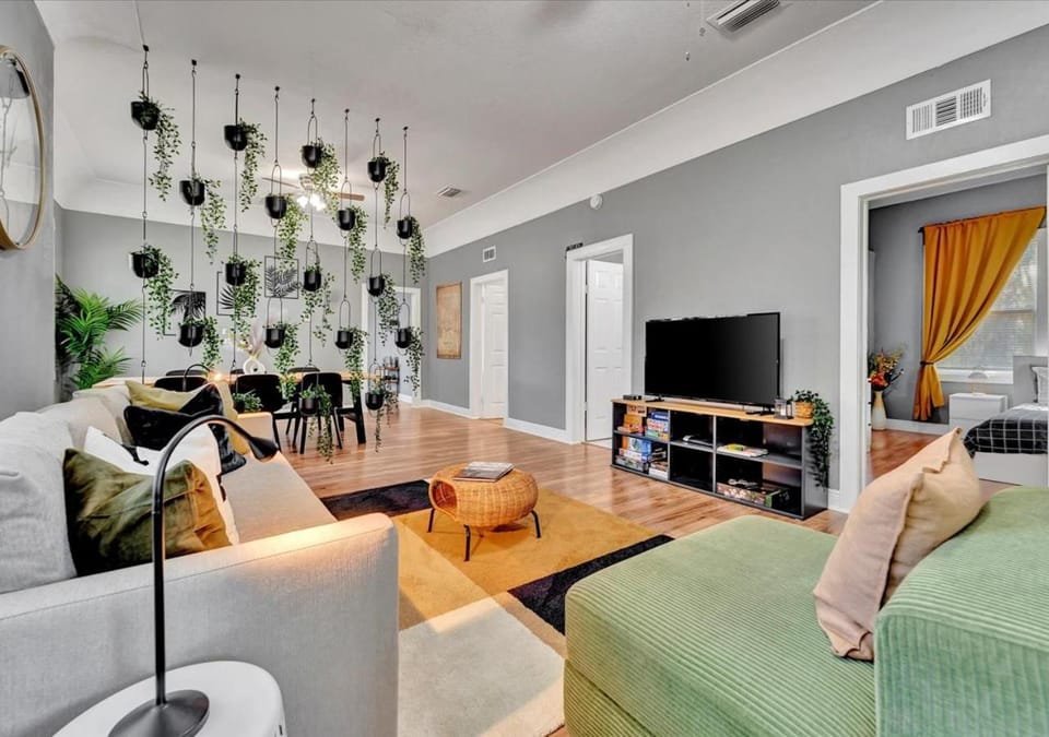 TV and multimedia, Living room, Photo of the whole room, Decorative detail, Seating area