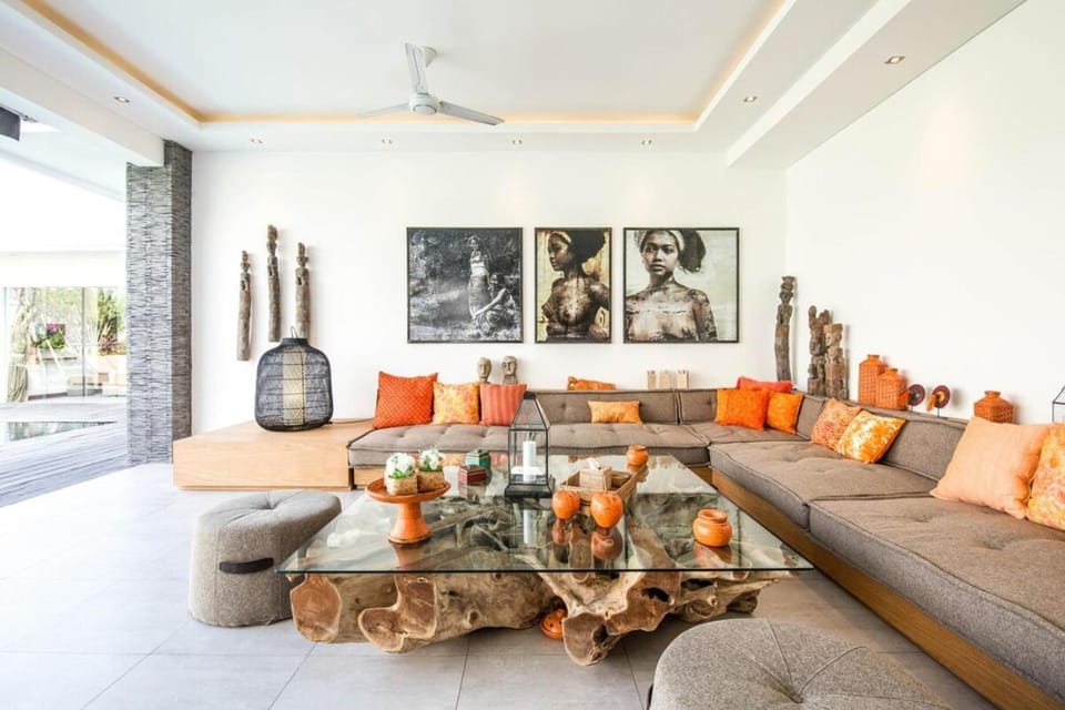 Splendid 6BR Villa, Just 400m to Finns Beach Villa in North Kuta