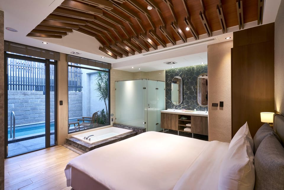 Bed, Photo of the whole room, Bedroom