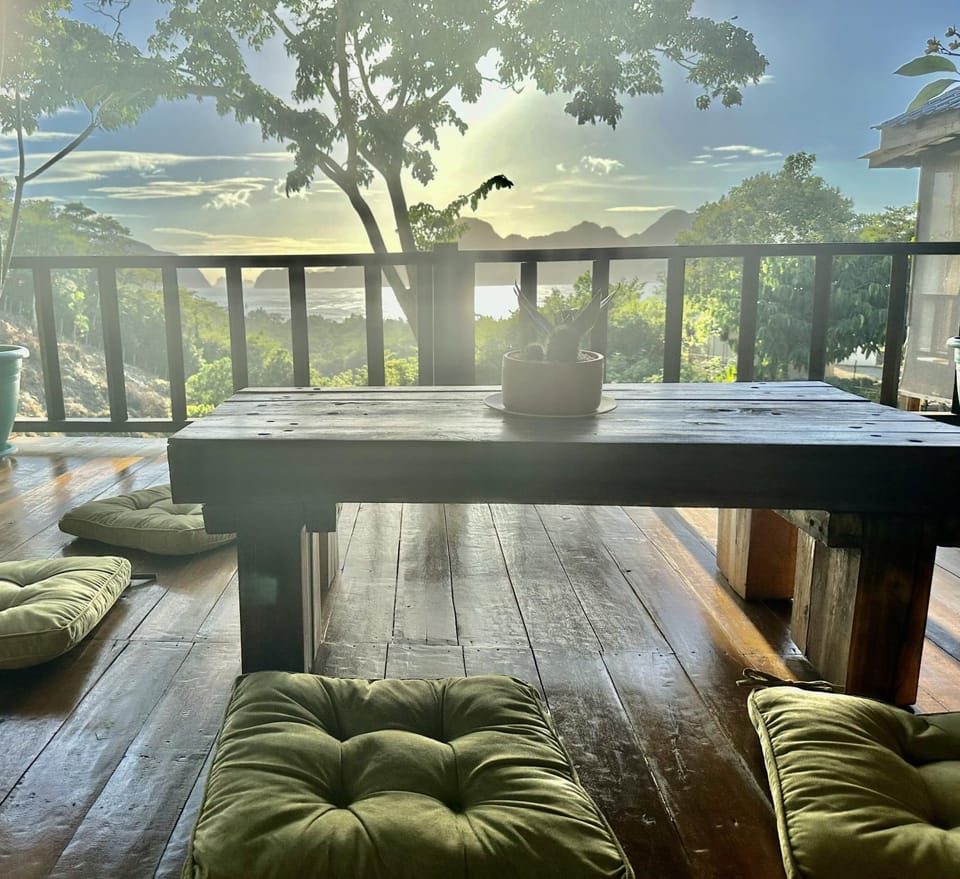 Patio, Natural landscape, Balcony/Terrace, Seating area, Dining area, Mountain view