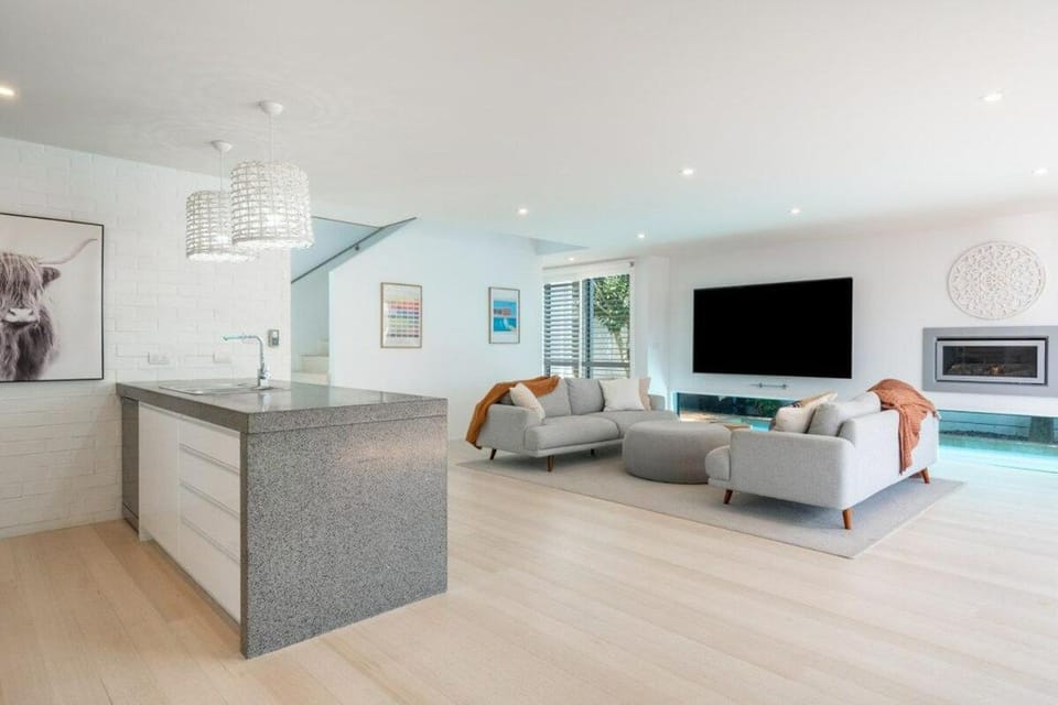 Beachside Retreat with Private Pool House in Bay Of Plenty
