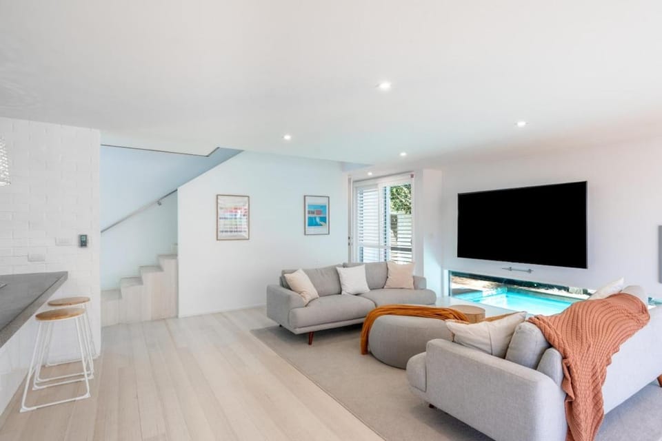 Beachside Retreat with Private Pool House in Bay Of Plenty