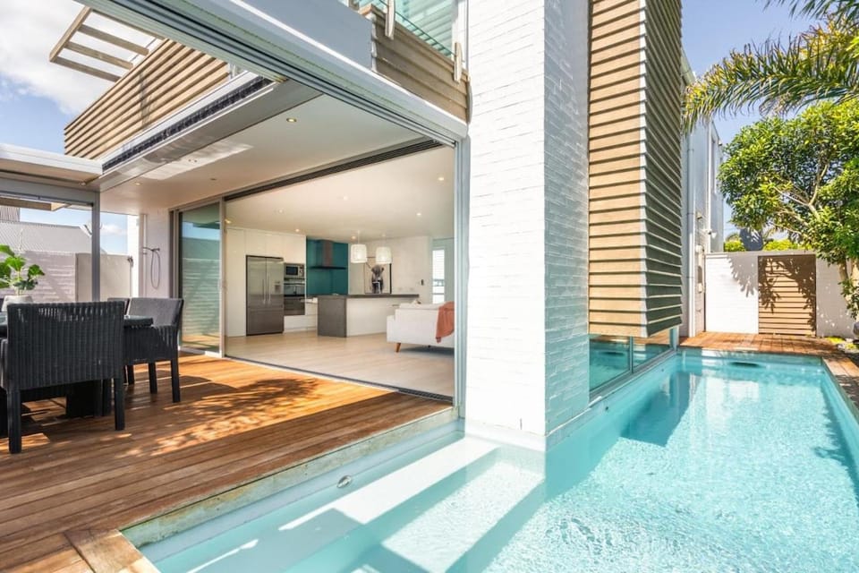 Beachside Retreat with Private Pool House in Bay Of Plenty