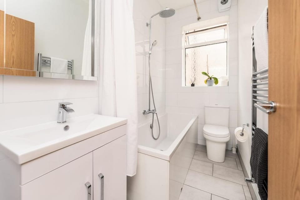 Shower, Toilet, Bathroom, Bath, towels